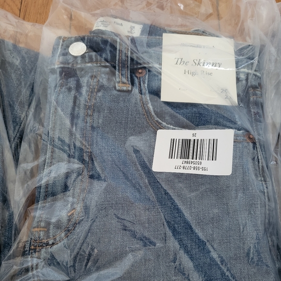 Jeans - Picture 1 of 3